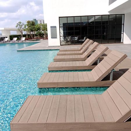 1Tebrau Premium Suites By 12Stay Johor Bahru Kültér fotó